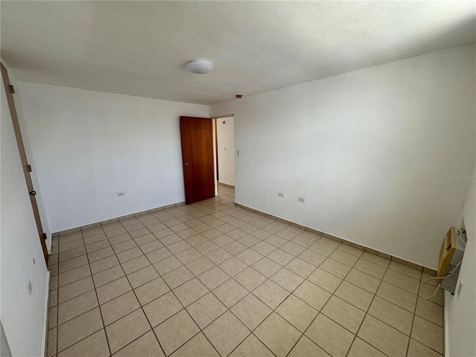 For Sale: $139,000 (3 beds, 2 baths, 1097 Square Feet)