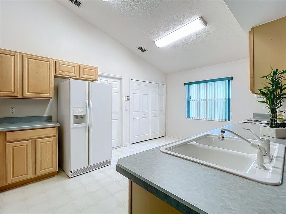 For Sale: $319,000 (2 beds, 2 baths, 1465 Square Feet)