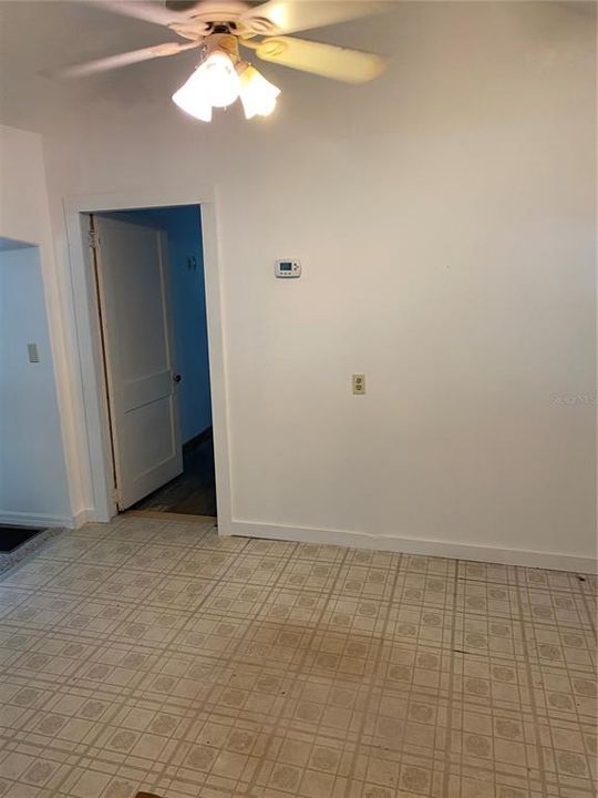 For Sale: $162,000 (2 beds, 1 baths, 1032 Square Feet)