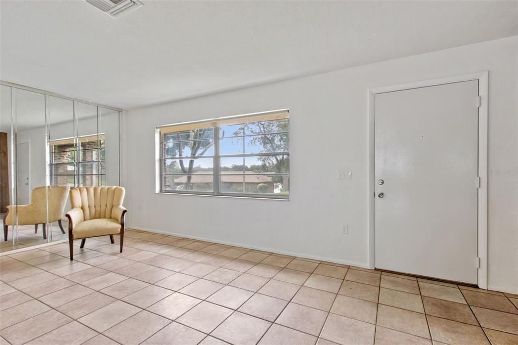 For Sale: $289,000 (2 beds, 2 baths, 1365 Square Feet)