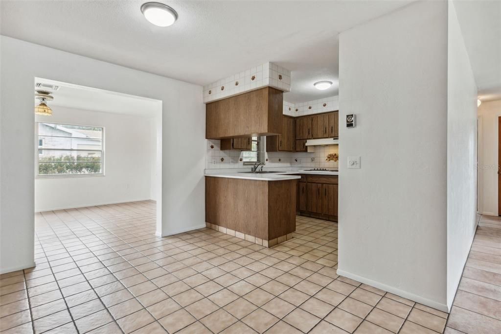 For Sale: $289,000 (2 beds, 2 baths, 1365 Square Feet)