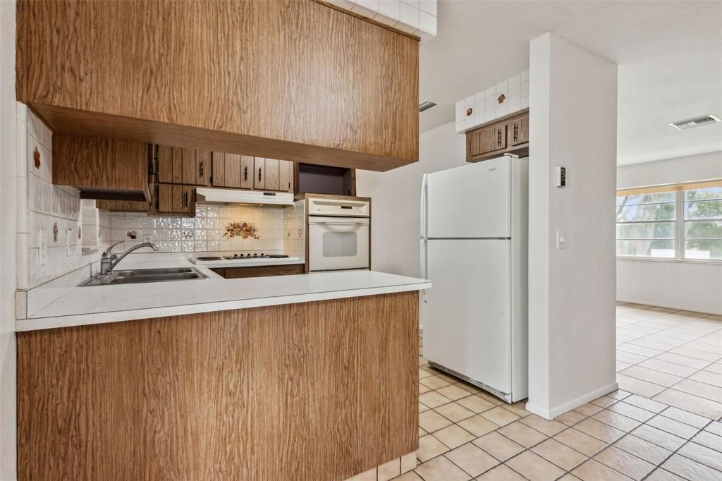 For Sale: $289,000 (2 beds, 2 baths, 1365 Square Feet)