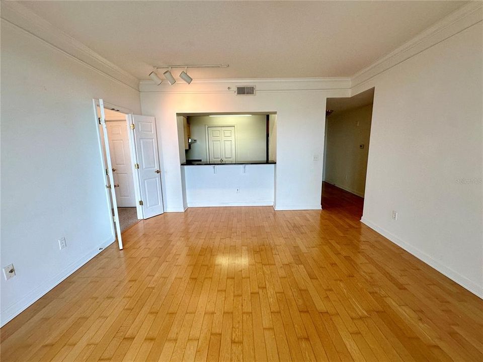 For Rent: $3,200 (2 beds, 2 baths, 1115 Square Feet)