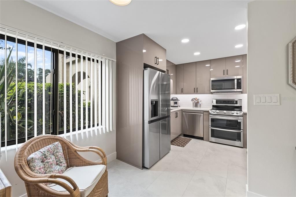 For Sale: $649,000 (2 beds, 2 baths, 1252 Square Feet)