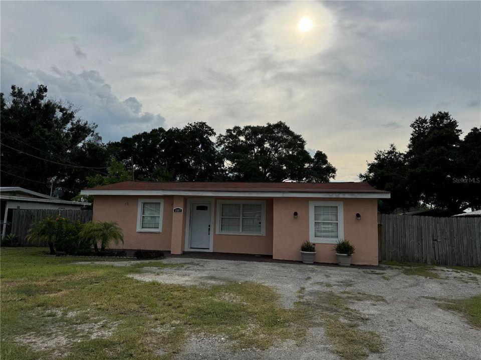 For Sale: $330,000 (3 beds, 2 baths, 1198 Square Feet)