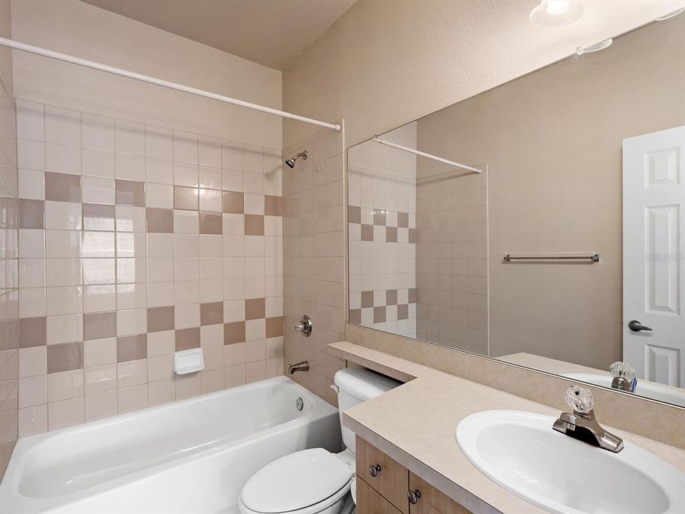 For Sale: $295,000 (2 beds, 2 baths, 1168 Square Feet)