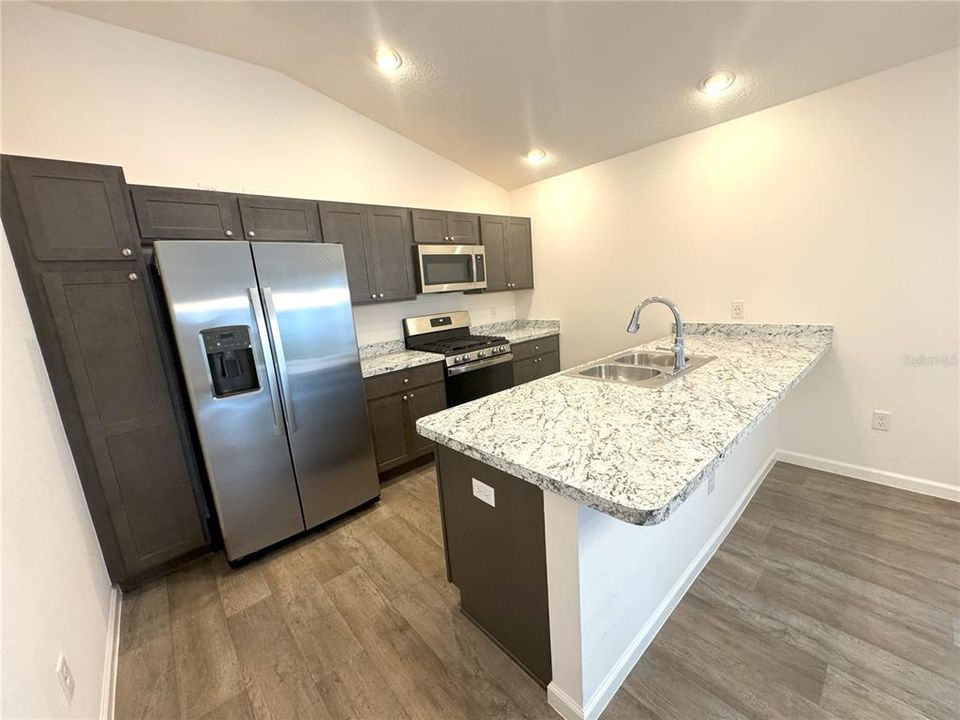 For Rent: $1,995 (2 beds, 2 baths, 959 Square Feet)