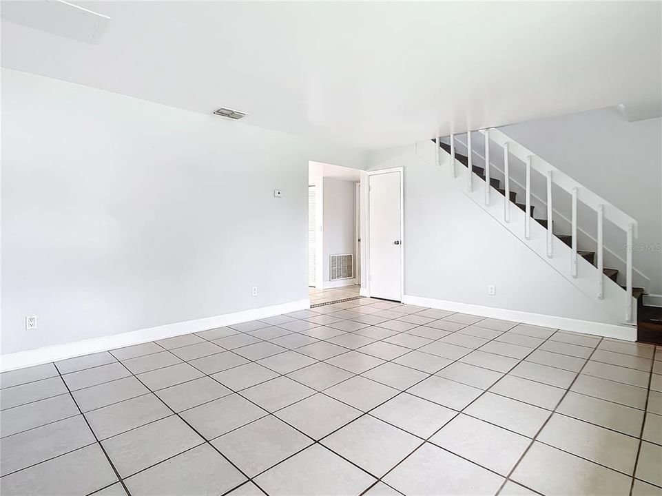 For Rent: $2,450 (3 beds, 2 baths, 1689 Square Feet)