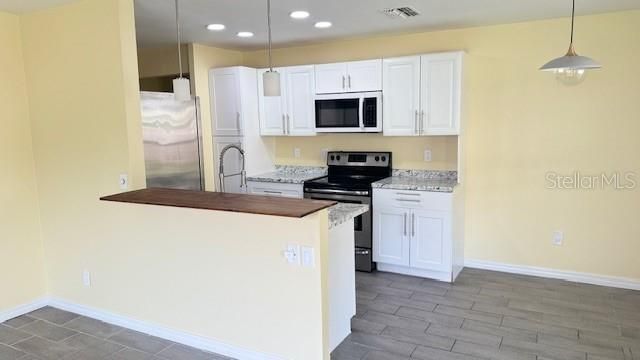 For Sale: $179,900 (1 beds, 1 baths, 638 Square Feet)