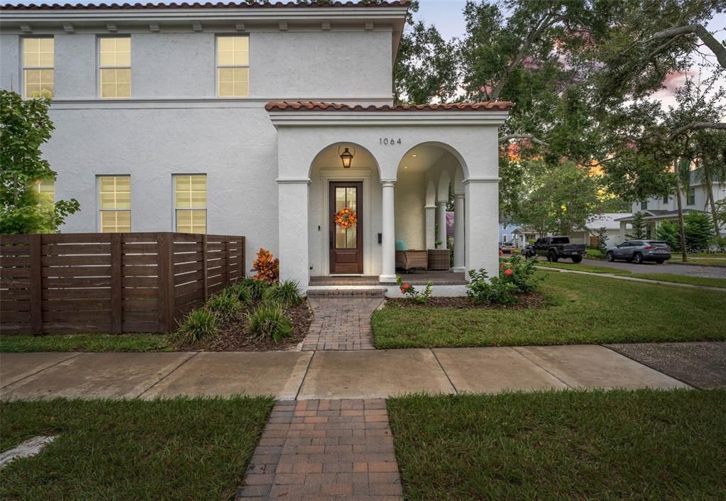 For Sale: $897,500 (3 beds, 2 baths, 1984 Square Feet)