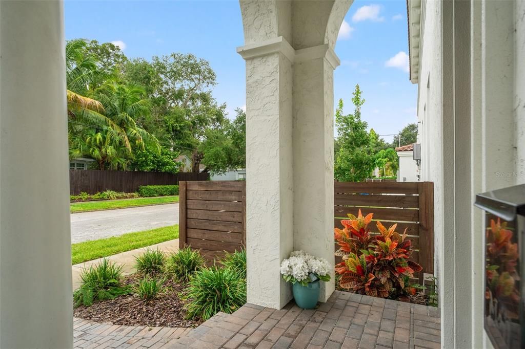 For Sale: $897,500 (3 beds, 2 baths, 1984 Square Feet)