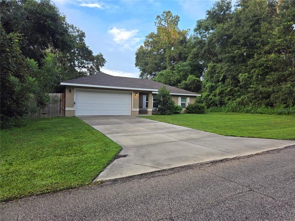 For Sale: $249,900 (3 beds, 2 baths, 1367 Square Feet)