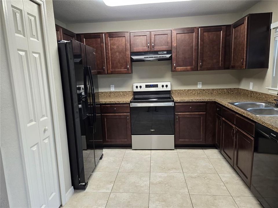 For Sale: $249,900 (3 beds, 2 baths, 1367 Square Feet)