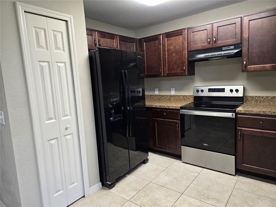 For Sale: $249,900 (3 beds, 2 baths, 1367 Square Feet)