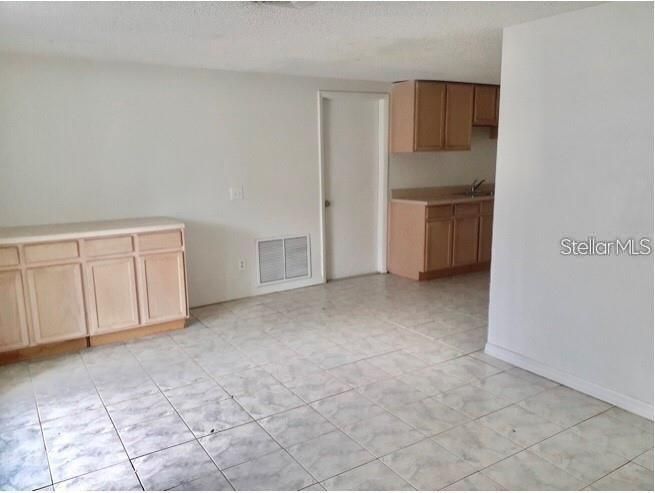 For Rent: $1,599 (3 beds, 2 baths, 1638 Square Feet)