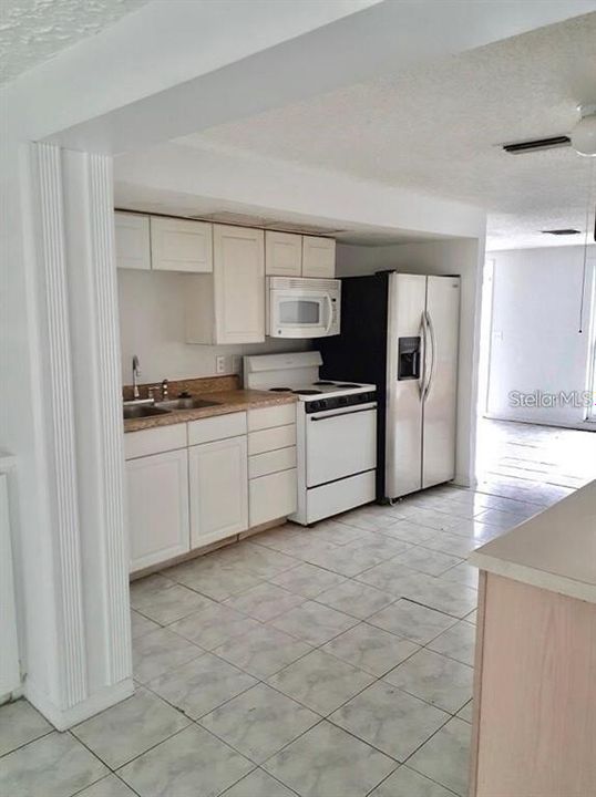 For Rent: $1,599 (3 beds, 2 baths, 1638 Square Feet)