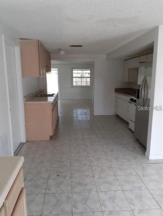 For Rent: $1,599 (3 beds, 2 baths, 1638 Square Feet)