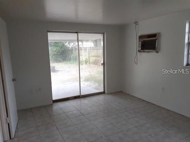 For Rent: $1,599 (3 beds, 2 baths, 1638 Square Feet)