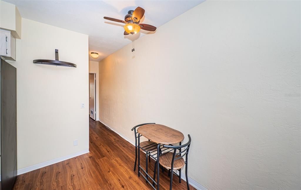 For Sale: $89,500 (1 beds, 1 baths, 595 Square Feet)