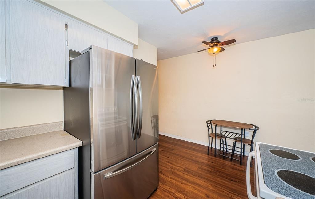 For Sale: $89,500 (1 beds, 1 baths, 595 Square Feet)