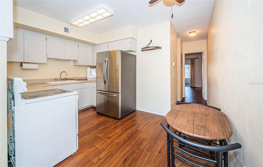 For Sale: $89,500 (1 beds, 1 baths, 595 Square Feet)