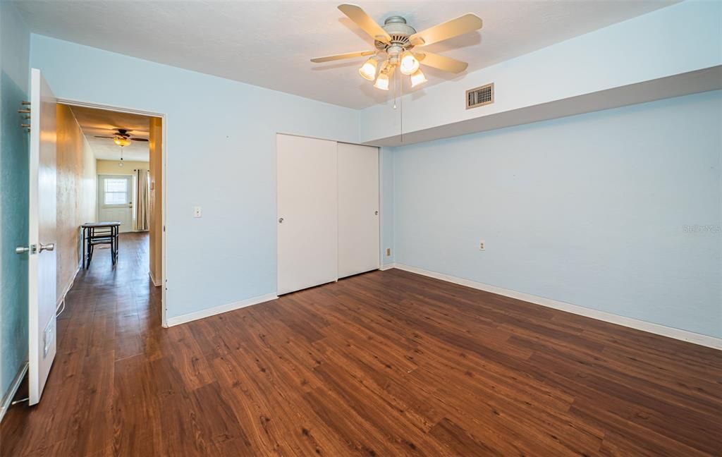 For Sale: $89,500 (1 beds, 1 baths, 595 Square Feet)