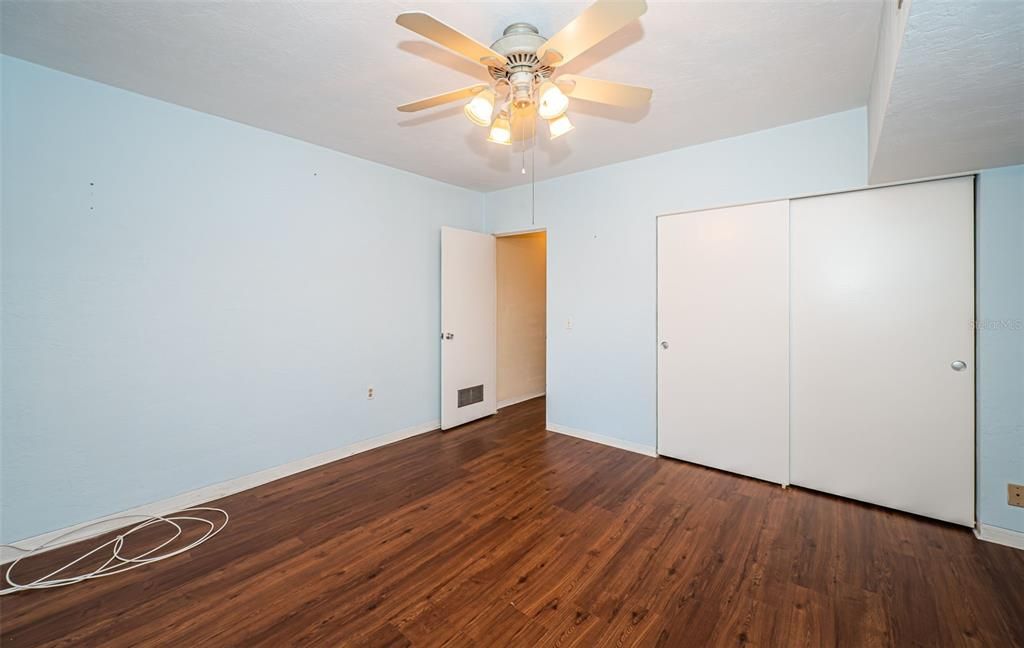 For Sale: $89,500 (1 beds, 1 baths, 595 Square Feet)