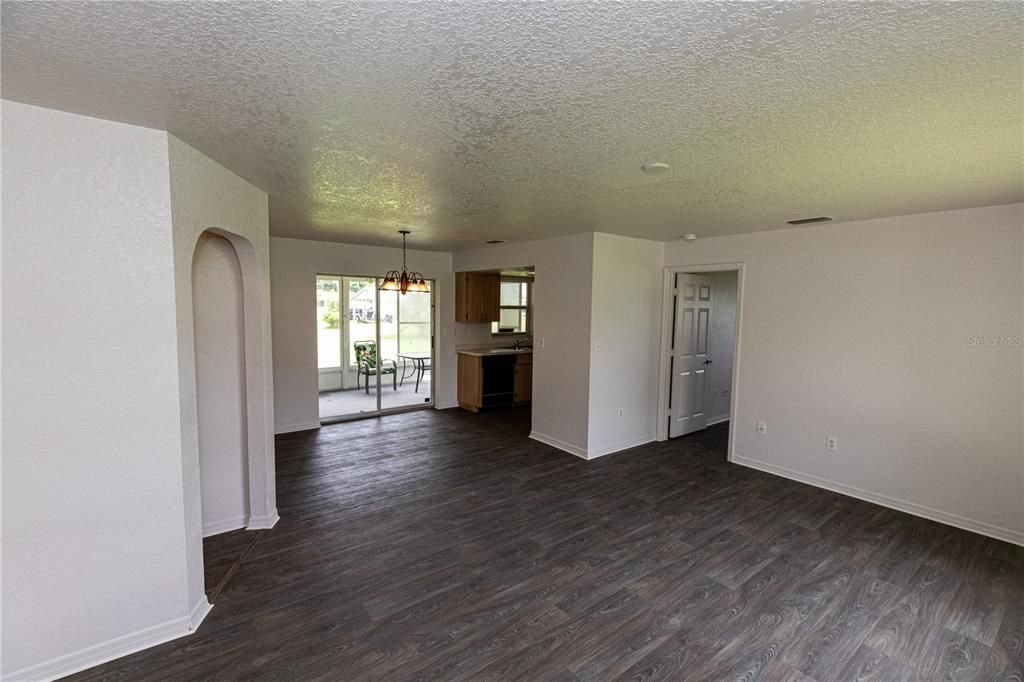 For Rent: $2,000 (2 beds, 2 baths, 991 Square Feet)