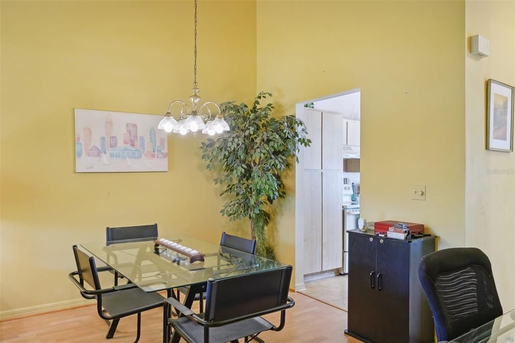 For Sale: $280,000 (2 beds, 2 baths, 1100 Square Feet)