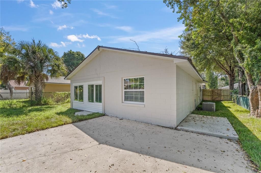 For Sale: $349,900 (3 beds, 2 baths, 1428 Square Feet)