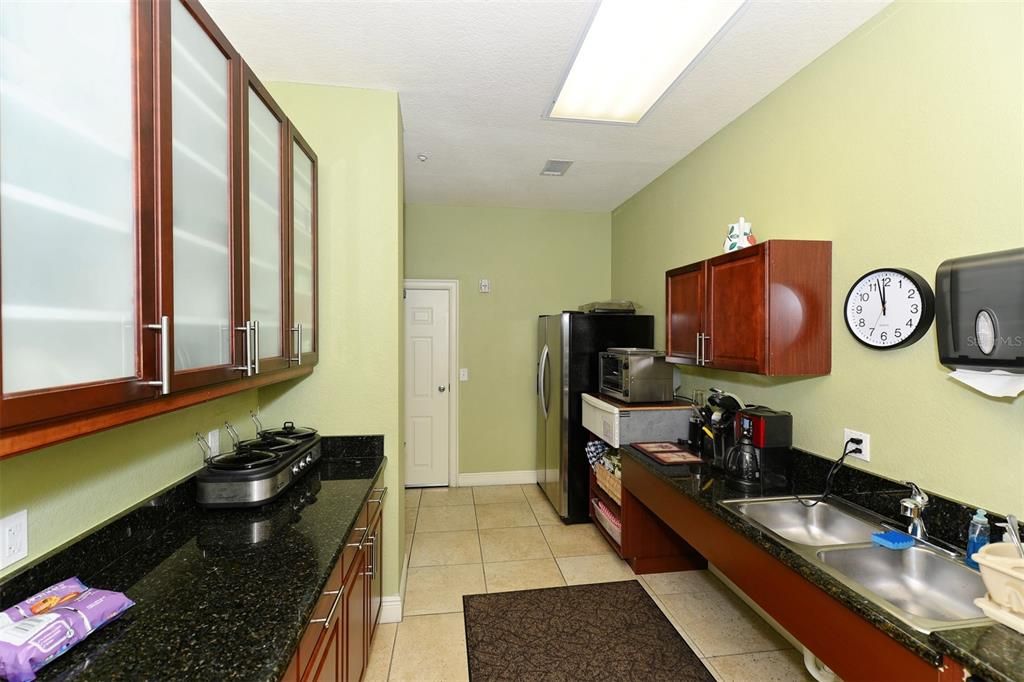 For Rent: $2,900 (2 beds, 2 baths, 1084 Square Feet)