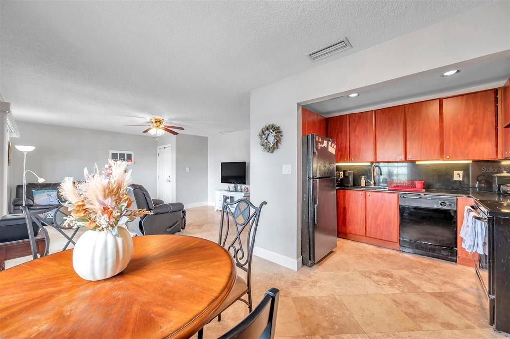 For Sale: $329,900 (2 beds, 1 baths, 774 Square Feet)