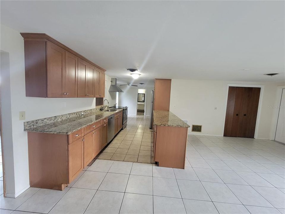 For Rent: $2,395 (2 beds, 2 baths, 1582 Square Feet)