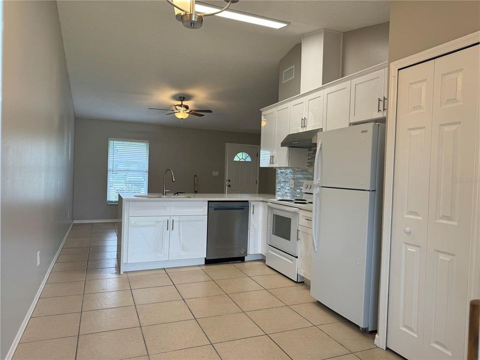 For Rent: $1,700 (2 beds, 2 baths, 920 Square Feet)