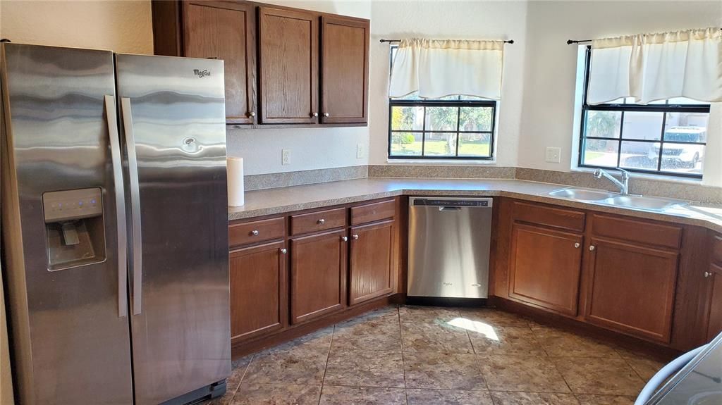 For Rent: $2,250 (4 beds, 2 baths, 1824 Square Feet)