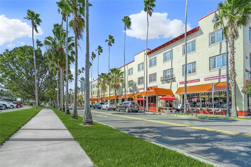 For Sale: $3,295,000 (3 beds, 3 baths, 3651 Square Feet)