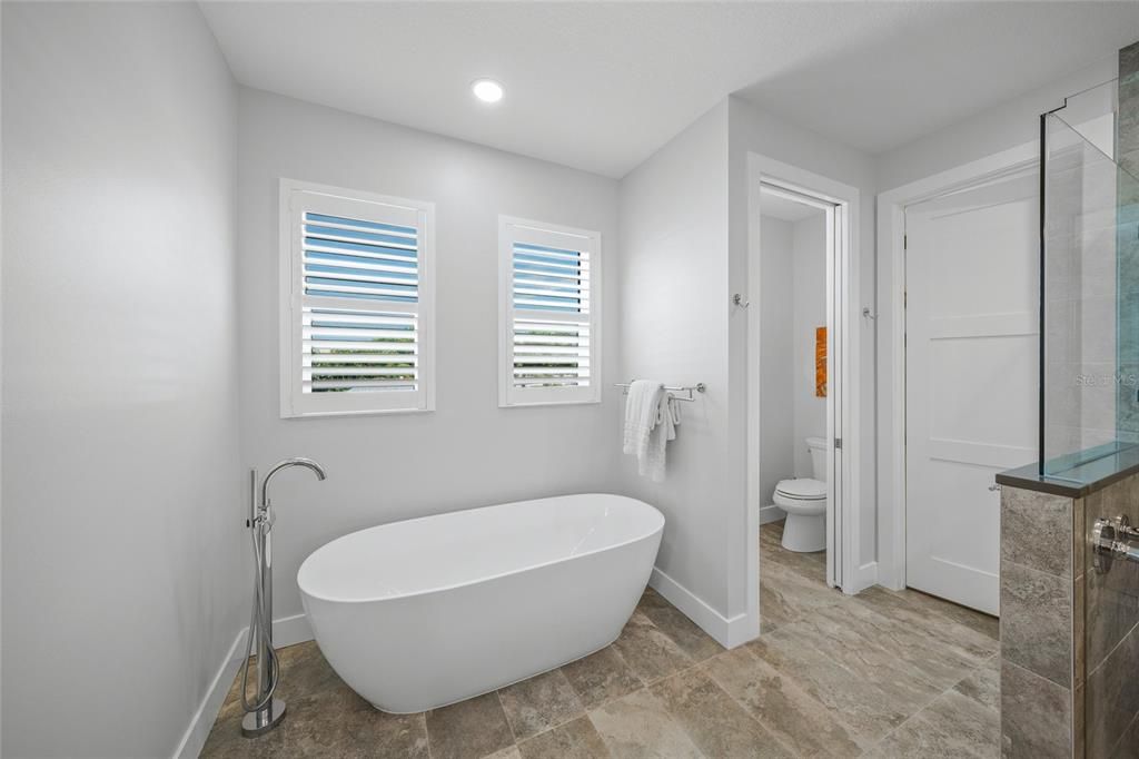 Primary ensuite bath with freestanding tub - Main level