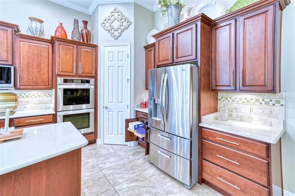 PULLOUTS in the lower cabinets with doors!