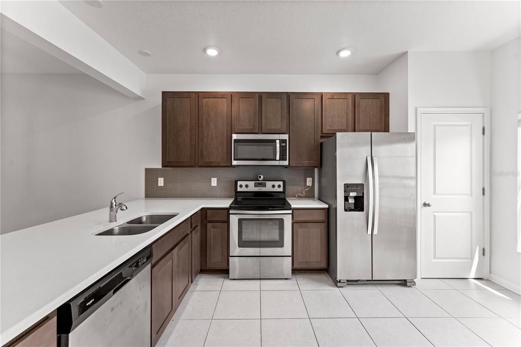 For Sale: $295,000 (2 beds, 2 baths, 1669 Square Feet)