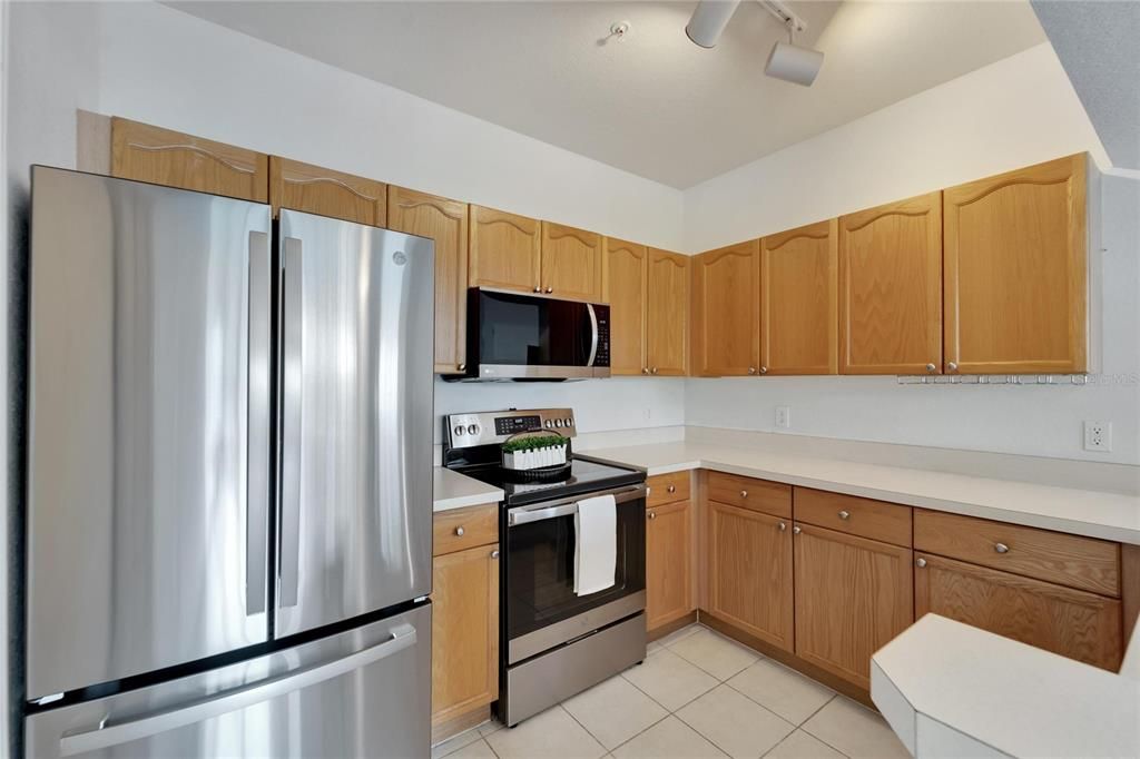 For Sale: $198,900 (2 beds, 2 baths, 1089 Square Feet)