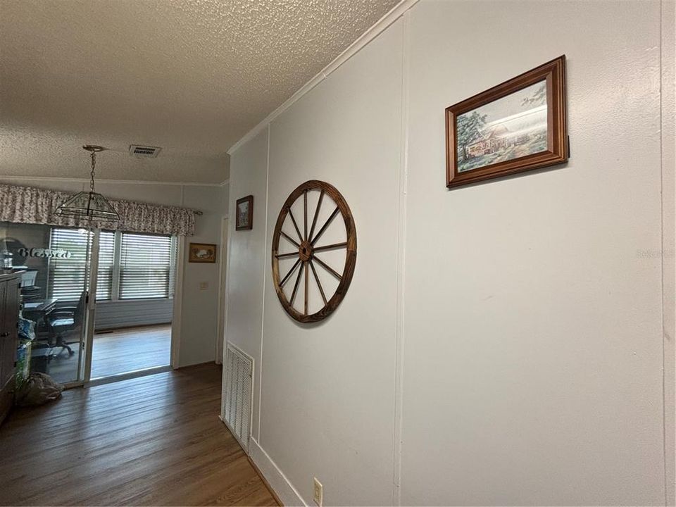 Active With Contract: $159,900 (2 beds, 2 baths, 1152 Square Feet)