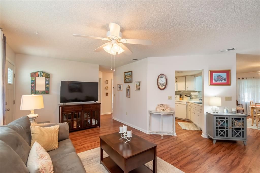 For Sale: $215,777 (2 beds, 2 baths, 1224 Square Feet)