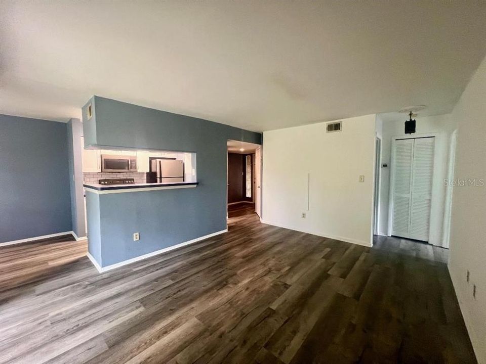 For Rent: $1,400 (1 beds, 1 baths, 684 Square Feet)