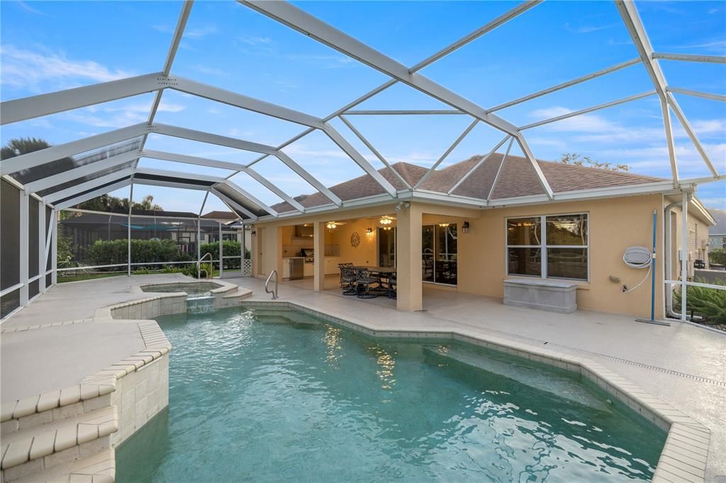 Beautiful Pool Overlooking the Golf Course with Hot Tub