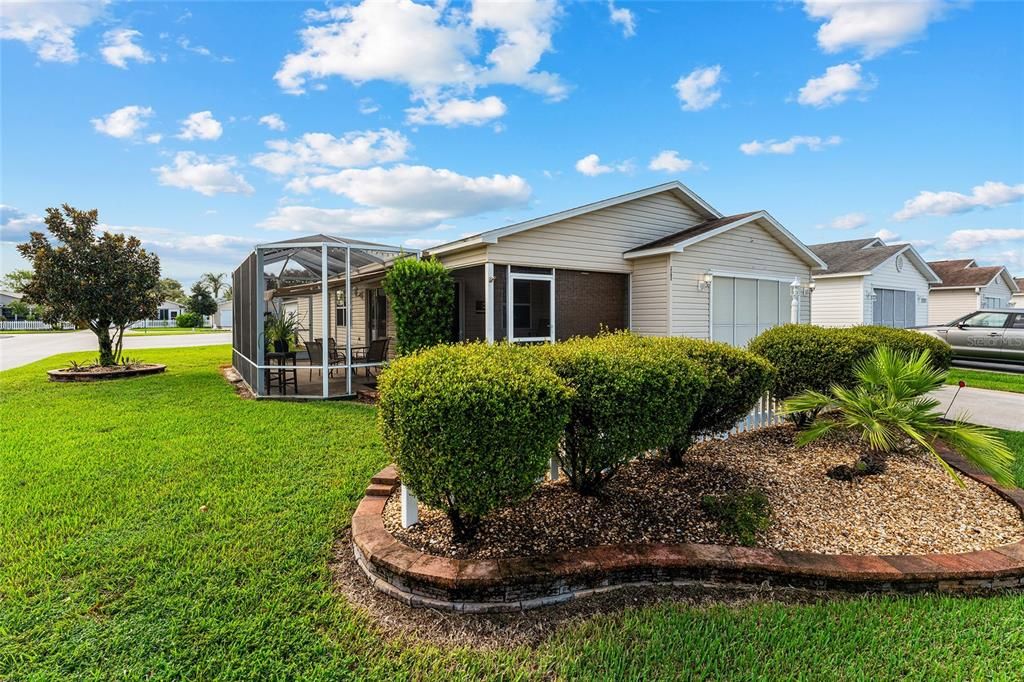 For Sale: $292,000 (2 beds, 2 baths, 1143 Square Feet)