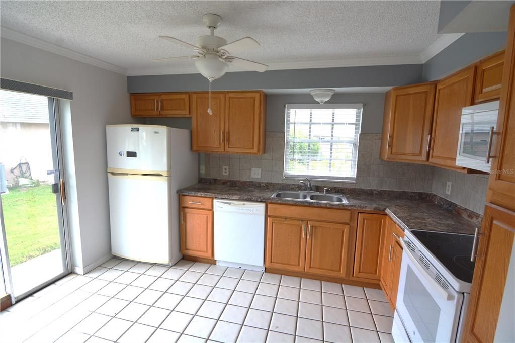 For Rent: $1,300 (2 beds, 2 baths, 1024 Square Feet)