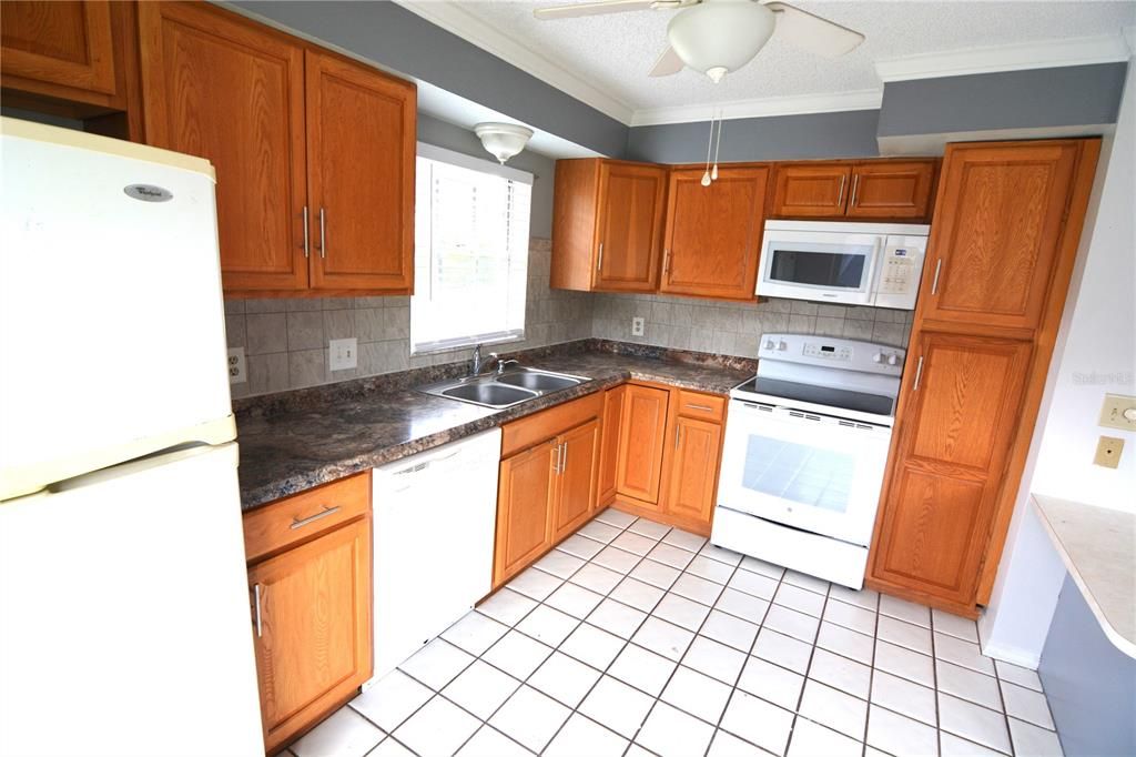 For Rent: $1,300 (2 beds, 2 baths, 1024 Square Feet)