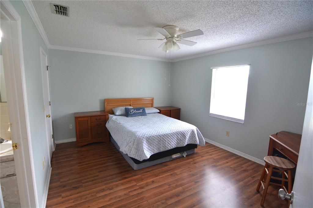 For Rent: $1,300 (2 beds, 2 baths, 1024 Square Feet)