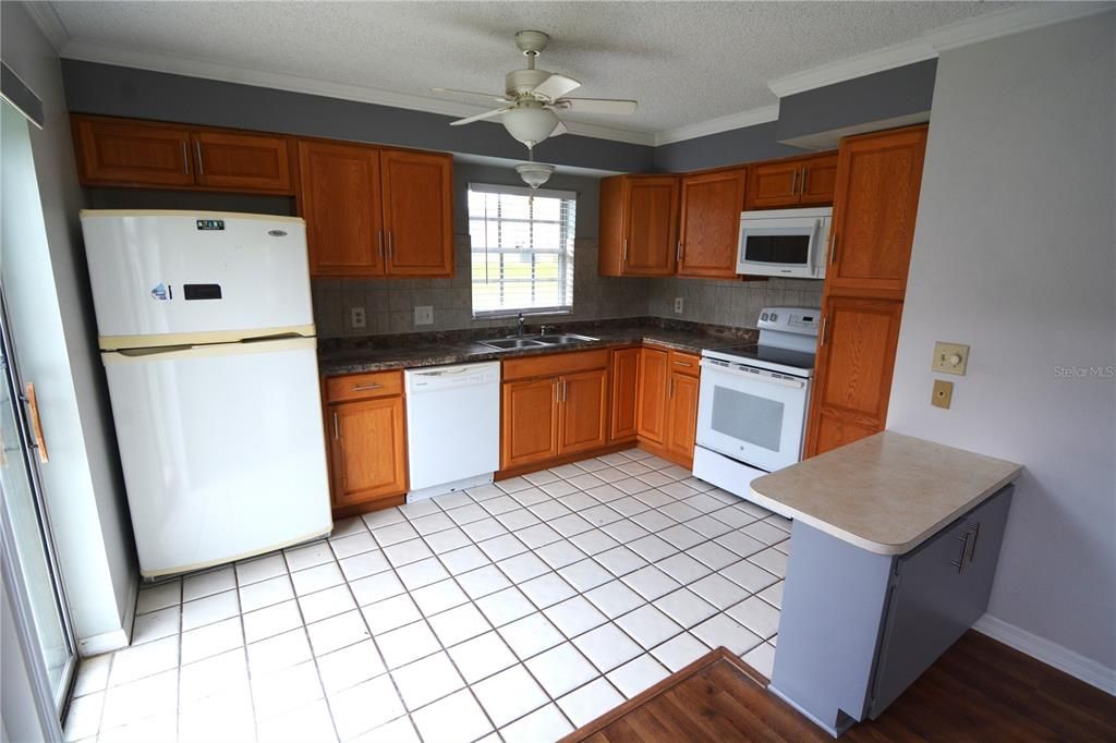 For Rent: $1,300 (2 beds, 2 baths, 1024 Square Feet)