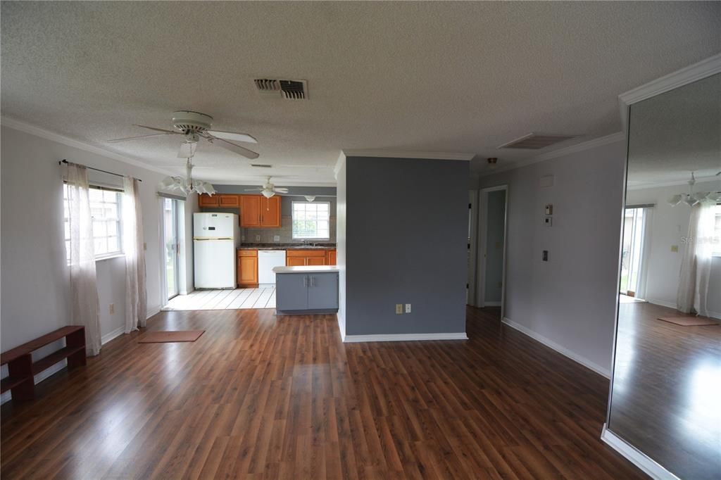 For Rent: $1,300 (2 beds, 2 baths, 1024 Square Feet)